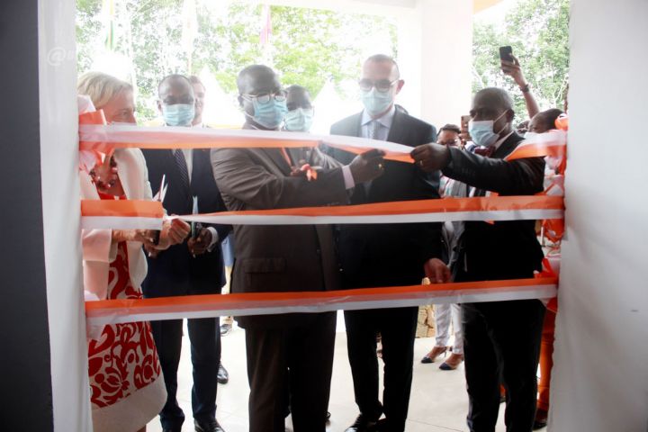 Essis Esmel inaugure une usine de transformation de fruits tropicaux à Bonoua